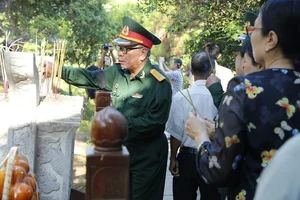 Emotional Moments from the Burial of General Vo Nguyen Giap's Wife - image 13