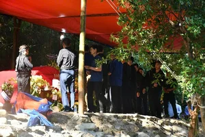Emotional Moments from the Burial of General Vo Nguyen Giap's Wife - image 4