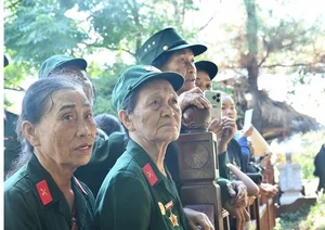 Emotional Moments from the Burial of General Vo Nguyen Giap's Wife - image 0