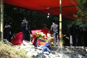 Emotional Moments from the Burial of General Vo Nguyen Giap's Wife - image 2