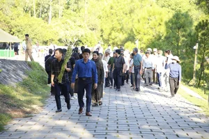 Emotional Moments from the Burial of General Vo Nguyen Giap's Wife - image 15