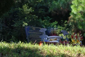 Emotional Moments from the Burial of General Vo Nguyen Giap's Wife - image 7