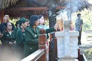 Emotional Moments from the Burial of General Vo Nguyen Giap's Wife - image 10