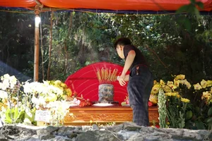 Emotional Moments from the Burial of General Vo Nguyen Giap's Wife - image 1
