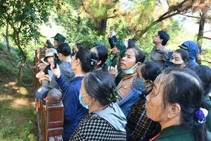 Emotional Moments from the Burial of General Vo Nguyen Giap's Wife - image 9