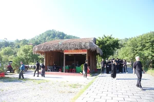 Emotional Moments from the Burial of General Vo Nguyen Giap's Wife - image 5
