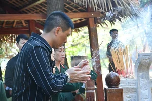 Emotional Moments from the Burial of General Vo Nguyen Giap's Wife - image 12