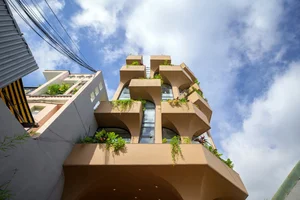 The 'Tropical Forest' Building: A Green Architectural Marvel in Saigon - image 7