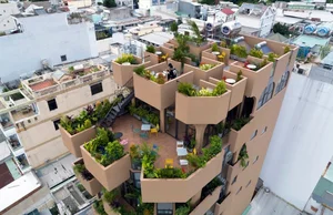 The 'Tropical Forest' Building: A Green Architectural Marvel in Saigon - image 12
