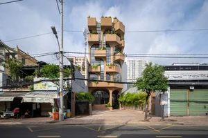 The 'Tropical Forest' Building: A Green Architectural Marvel in Saigon - image 6