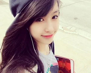 Beautiful Vietnamese Girls Gallery - Nostalgic and Elegant Portrait Collection - image 4