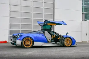 The One-of-a-Kind Pagani Huayra in Breathtaking Pacific Blue: A Masterpiece of Automotive Engineering - image 2