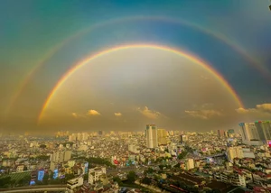 Breathtaking Double Rainbow Lights Up Hanoi's Golden Sky - image 9