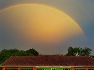 Breathtaking Double Rainbow Lights Up Hanoi's Golden Sky - image 1