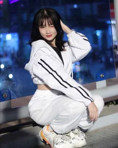 Le Thi Khanh Huyen: The Most Beautiful Photos of the Rising Star - image 11