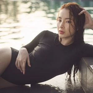 Angela Phuong Trinh Shows Off Her Impressive and Muscular Physique - image 4