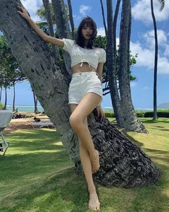 The Stunning Beauty with a Perfect 9-Head Body Proportion Redefining Fashion Standards - image 1