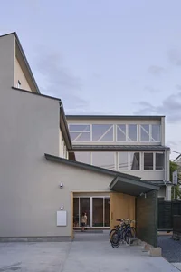 Modern 103m2 L-Shaped Japanese Home: Innovative Architecture for a Large Family - image 4