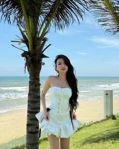 TikToker Quynh Nhu Goes Viral with Charismatic Selfie Series - image 5