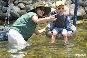 Escaping the Heat: Thousands Flock to Vietnam's Cool Forest Retreats - image 3