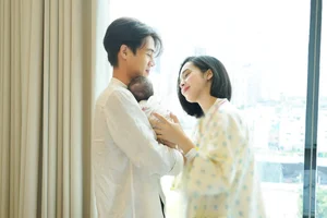 Newborn Joy: Quynh Luong Shares Intimate Moments with Her Growing Family - image 0