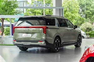 Hybrid Car Prices Drop in Vietnam Amid Global Fuel Market Fluctuations - image 0