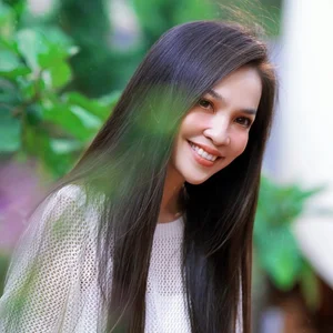 Vietnamese Singer Hien Thuc Amazes Fans with Ageless Beauty - image 0