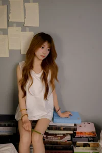 YiTuYu Art Language Vol.9815: Capturing Elegance with Huan Huan (36P) - image 1
