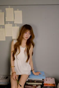 YiTuYu Art Language Vol.9815: Capturing Elegance with Huan Huan (36P) - image 32