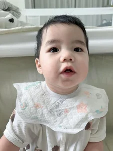 Hang Du Muc Shares Photo of Youngest Son, Sparkling Netizen Reactions - image 2