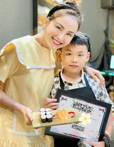 Diem Huong Clarifies Her Career in Cosmetic Tattooing and Family Life Status - image 10
