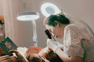 Diem Huong Clarifies Her Career in Cosmetic Tattooing and Family Life Status - image 9