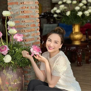 Diem Huong Clarifies Her Career in Cosmetic Tattooing and Family Life Status - image 4