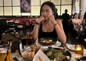 Doan Van Hau and Wife Doan Hai My Share Romantic Singapore Getaway - image 4