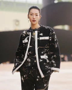 Jennie Absent, Wang Yibo Stuns as 'Male God' at Chanel Fashion Show - image 8