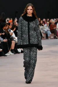 Jennie Absent, Wang Yibo Stuns as 'Male God' at Chanel Fashion Show - image 1