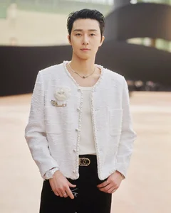 Jennie Absent, Wang Yibo Stuns as 'Male God' at Chanel Fashion Show - image 12