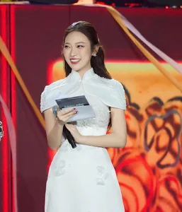 MC Khanh Vy: Gen Z Icon, Luxury Car Owner, and Powerful Family Background - image 6