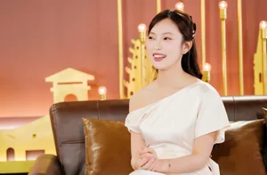 MC Khanh Vy: Gen Z Icon, Luxury Car Owner, and Powerful Family Background - image 0