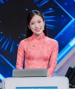 MC Khanh Vy: Gen Z Icon, Luxury Car Owner, and Powerful Family Background - image 1