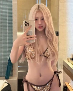 Summer Heat: The 'Vietnamese Rose' Stuns in Latest Bikini Trend - image 4