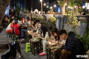 Discover a Unique Vegetarian Restaurant Blending Artistic Exhibition Spaces with a Modern Self-Service Dining Experience - image 5
