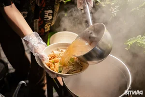 Discover a Unique Vegetarian Restaurant Blending Artistic Exhibition Spaces with a Modern Self-Service Dining Experience - image 8