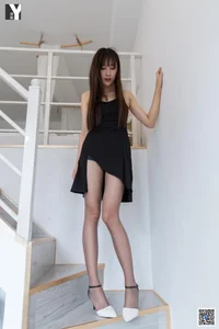 Captivating Long Legs and Flowing Hair: IESS Photography Collection Featuring Model Xiaxia - image 11