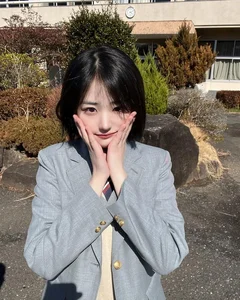 Famous Cosplayer with 1.4 Million Fans Reveals Surprising Bare Face - image 0