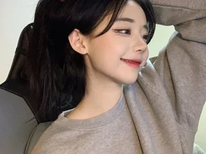 Famous Cosplayer with 1.4 Million Fans Reveals Surprising Bare Face - image 4