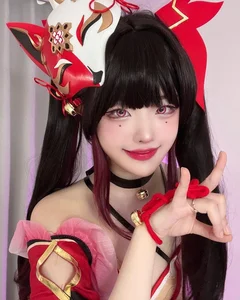 Famous Cosplayer with 1.4 Million Fans Reveals Surprising Bare Face - image 7