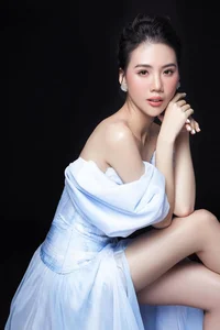 Bui Quynh Hoa Addresses Crown Buying Rumors and Reveals Prestigious Family Background - image 3