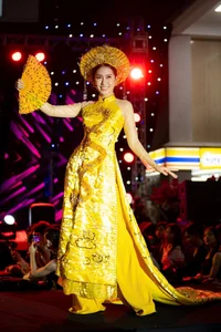 HUTECH Students Impress with Debut Fashion Show Honoring Vietnamese Costumes - image 16