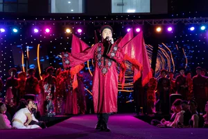 HUTECH Students Impress with Debut Fashion Show Honoring Vietnamese Costumes - image 10